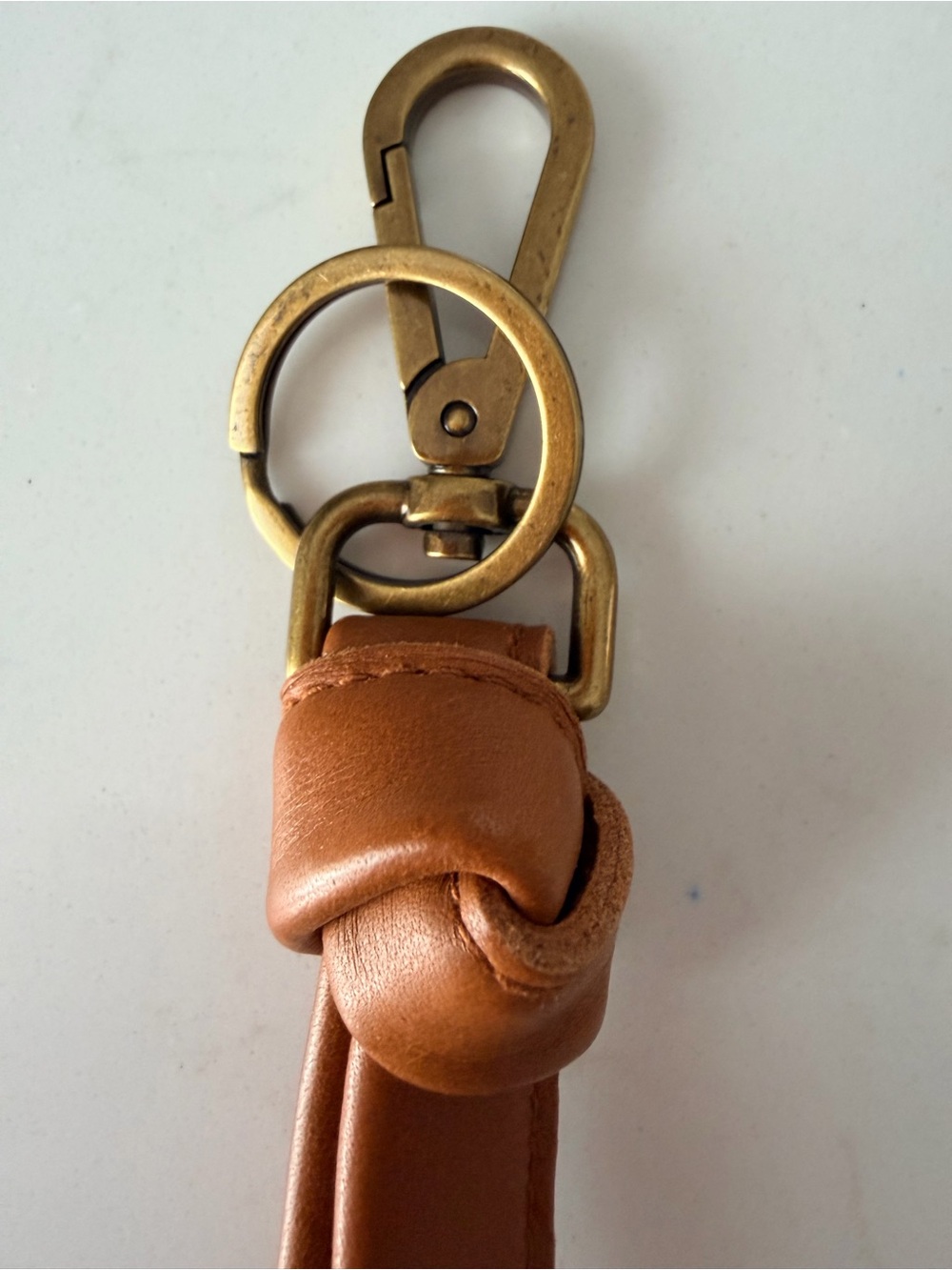 Madewell Sydney Leather Knot Keychain with Brass Hardware - Caramel - Picture 5 of 6